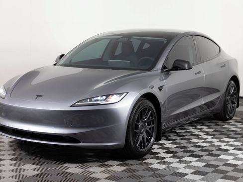 Used 2025 Tesla Model 3 RWD image 2