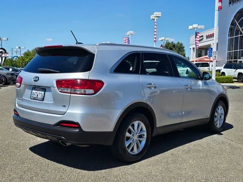 Used 2018 Kia Sorento LX AWD/4WD image 4