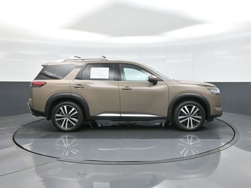 Used 2024 Nissan Pathfinder Platinum w/ Cargo Package AWD/4WD image 8