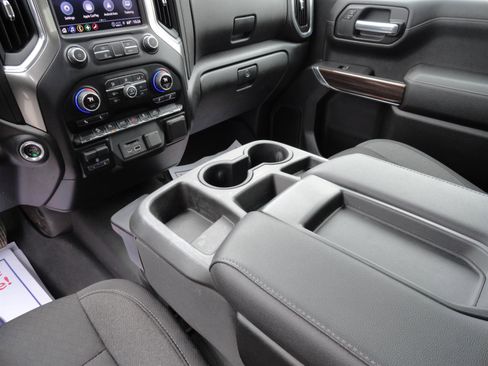 Used 2021 Chevrolet Silverado 1500 LT AWD/4WD image 18