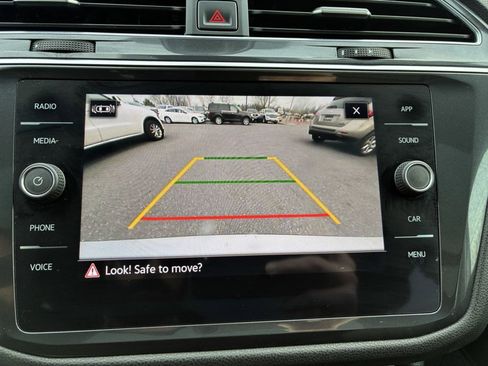 Used 2022 Volkswagen Tiguan SE image 12