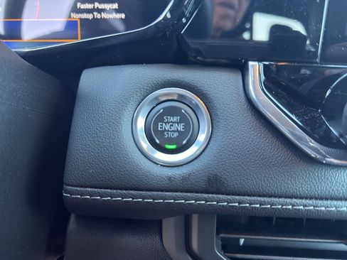 New 2025 Chevrolet Colorado LT w/ LT Convenience Package image 14