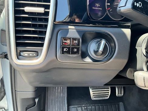 Used 2020 Porsche Cayenne Turbo AWD/4WD image 16