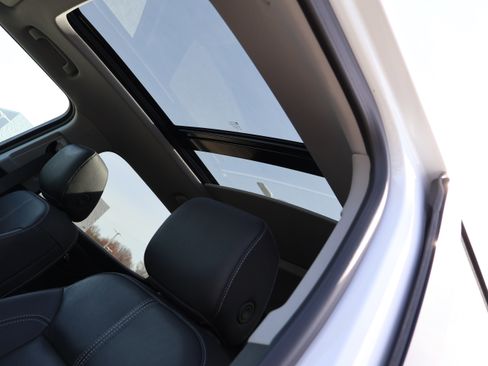 Used 2023 Chevrolet Blazer LT image 39