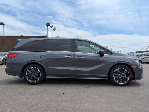 Used 2022 Honda Odyssey Elite image 3
