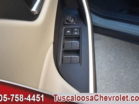 Used 2022 Toyota RAV4 XLE Premium image 19