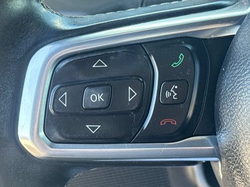 Used 2018 Jeep Wrangler Unlimited Sahara AWD/4WD image 32