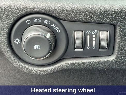 Used 2025 Chrysler Pacifica Limited image 39