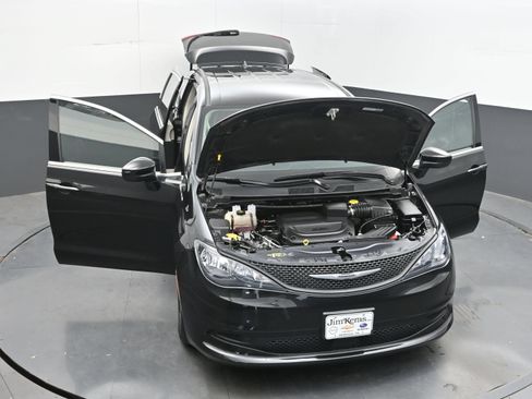 Used 2023 Chrysler Voyager LX FWD image 38