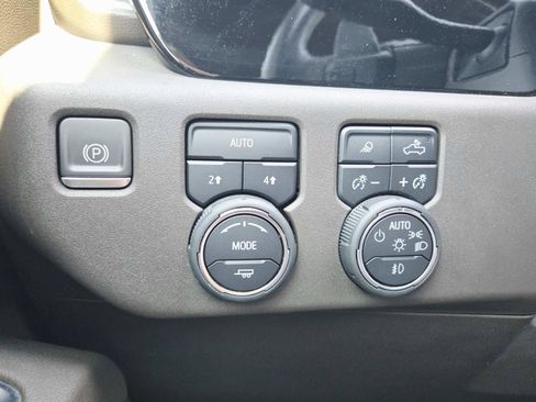 Used 2022 Chevrolet Silverado 1500 RST w/ Convenience Package II AWD/4WD image 35