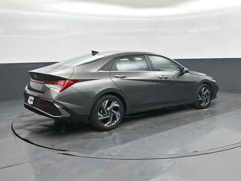 Used 2025 Hyundai Elantra SEL image 4