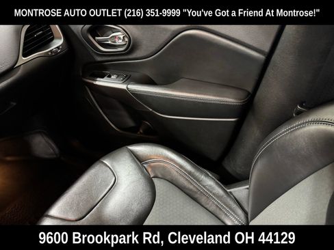 Used 2019 Jeep Cherokee Latitude Plus w/ Comfort/Convenience Group image 43