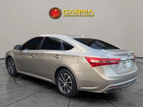 Used 2018 Toyota Avalon XLE Premium image 4