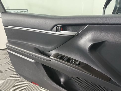 Used 2023 Toyota Camry SE image 19