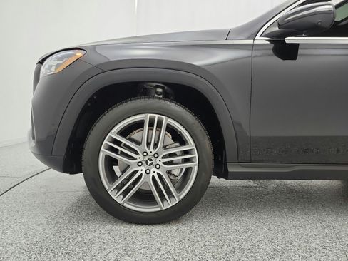 Certified 2026 Mercedes-Benz GLS 450 4MATIC image 18