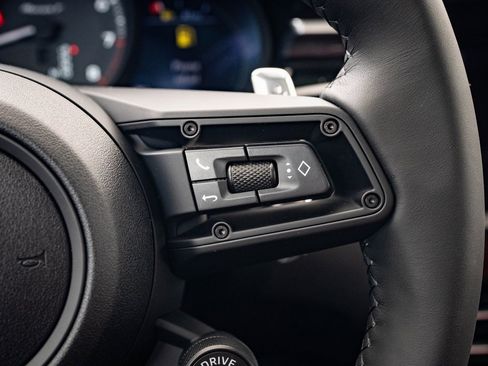 Certified 2025 Porsche Macan Turbo image 27