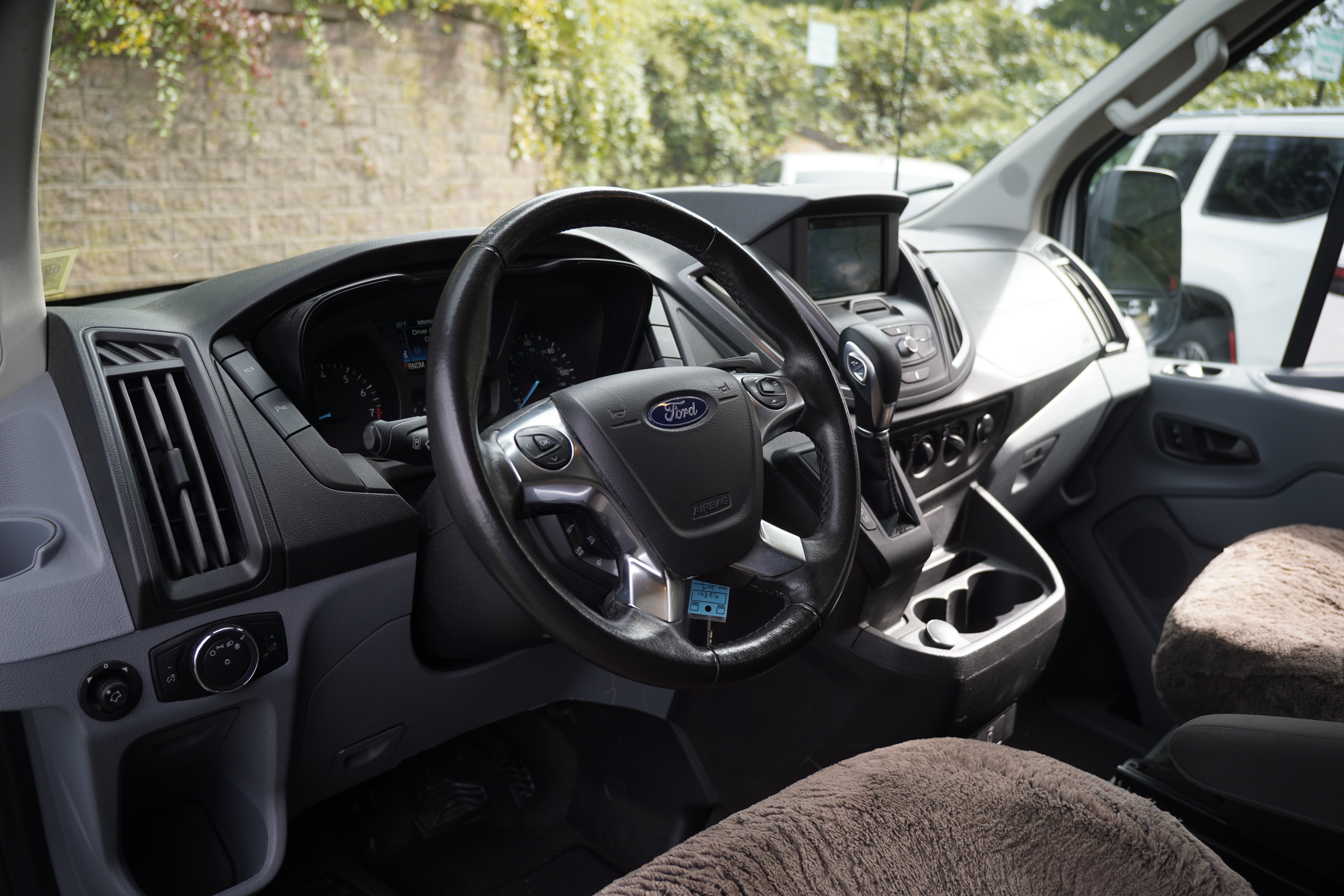 Used 2019 Ford Transit 350 XLT RWD image 3