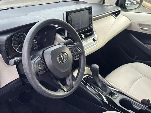 Used 2021 Toyota Corolla LE image 26