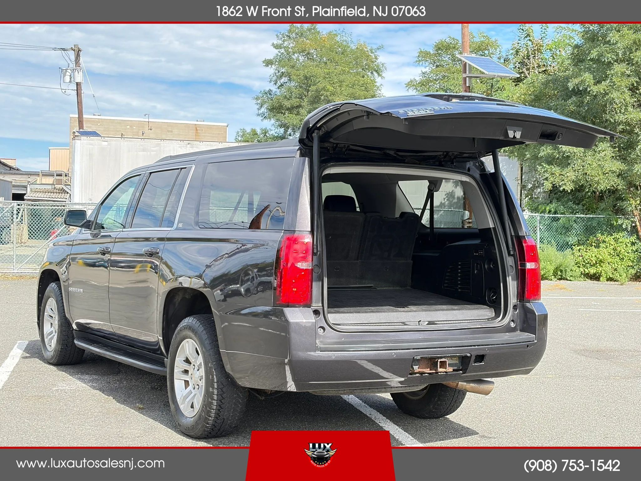 Used 2018 Chevrolet Suburban LT w/ Luxury Package AWD/4WD image 14
