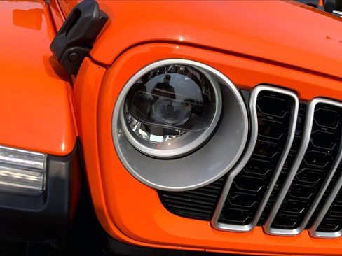Certified 2025 Jeep Wrangler Unlimited Sahara AWD/4WD image 22