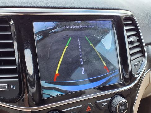 Used 2020 Jeep Grand Cherokee Limited image 6