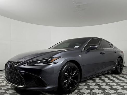 Certified 2022 Lexus ES 300h F Sport image 2