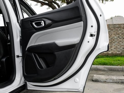 Used 2022 Jeep Compass Limited image 58