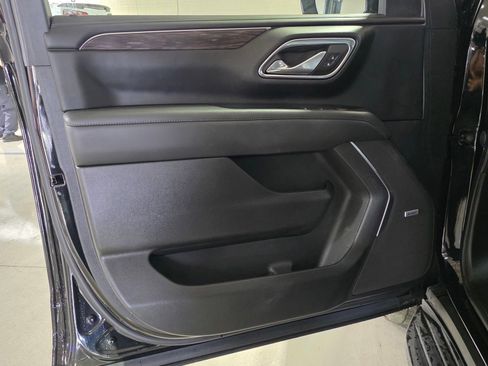 Used 2024 Chevrolet Suburban LT w/ LT Signature Package image 17