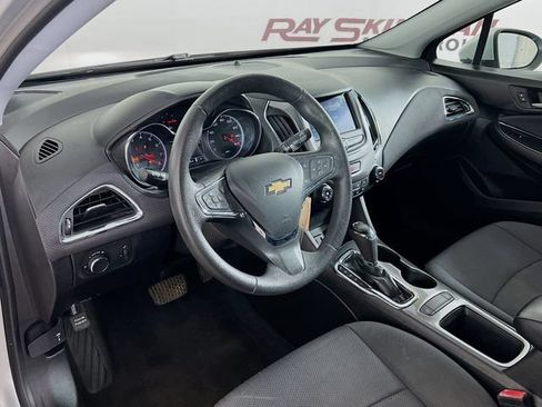 Used 2019 Chevrolet Cruze LS w/ LS Convenience Package FWD image 30
