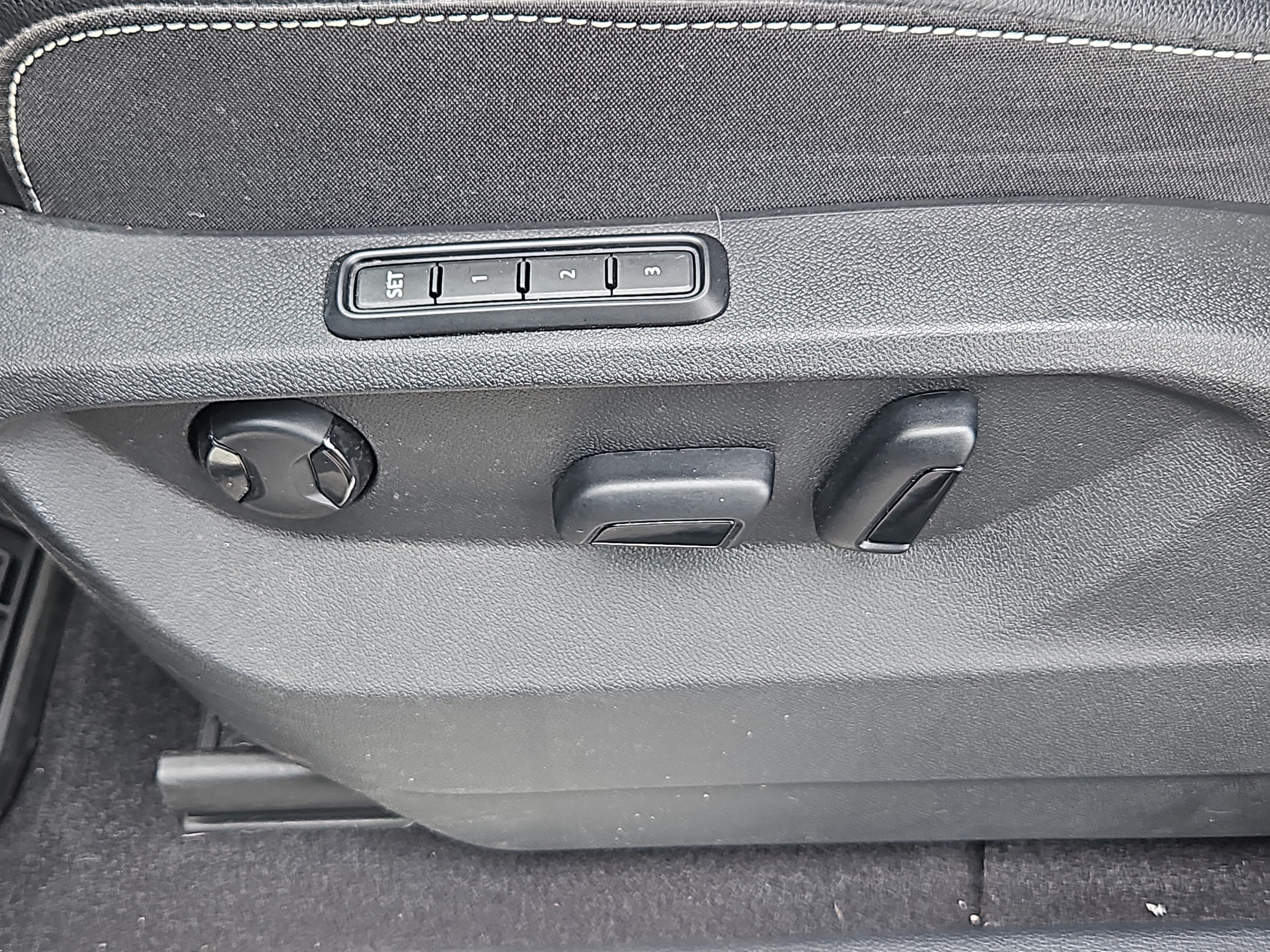 Certified 2024 Volkswagen Atlas SEL AWD/4WD image 19