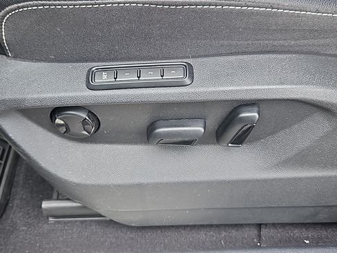 Certified 2024 Volkswagen Atlas SEL AWD/4WD image 19