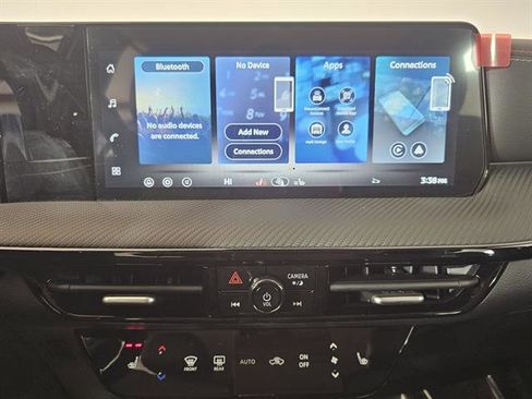 New 2026 Nissan Kicks SR w/ Cold Weather Package image 31