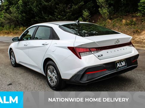 Used 2025 Hyundai Elantra SE FWD image 5