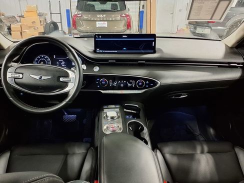 Used 2025 Genesis GV70 2.5T AWD/4WD image 18