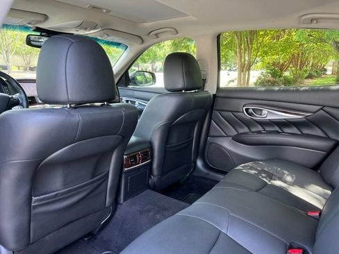 Used 2017 INFINITI Q70 L 3.7 AWD/4WD image 13