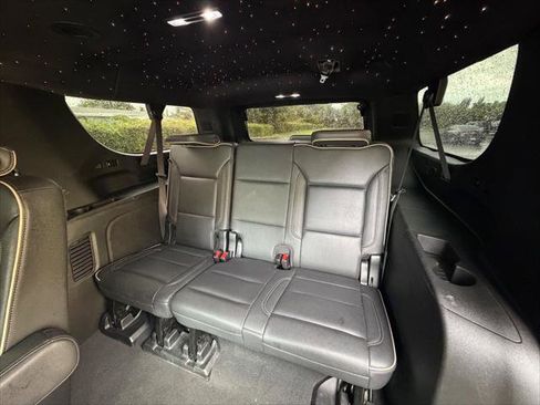 Used 2022 Chevrolet Suburban Premier AWD/4WD image 18