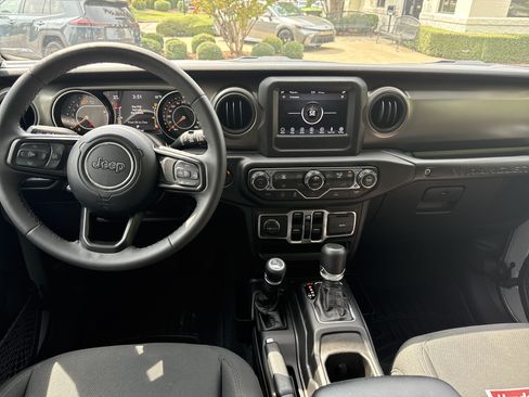Used 2023 Jeep Wrangler Unlimited Sport AWD/4WD image 28