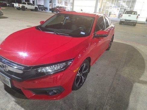 Used 2018 Honda Civic Touring image 3