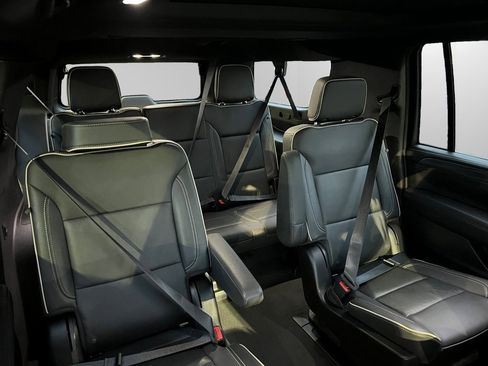 Used 2024 GMC Yukon XL SLT image 19