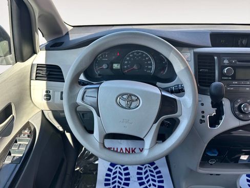 Used 2011 Toyota Sienna image 16