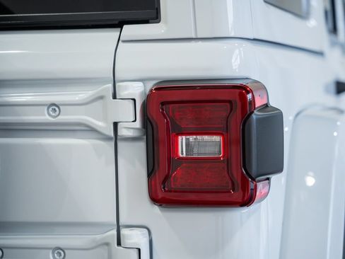 New 2026 Jeep Wrangler Unlimited Sahara AWD/4WD image 6