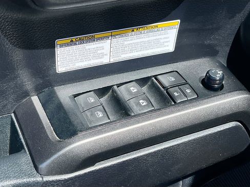 Used 2020 Toyota Tacoma TRD Off-Road AWD/4WD image 17