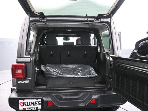 Used 2025 Jeep Wrangler Unlimited Sahara w/ Safety Group AWD/4WD image 23