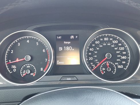 Used 2021 Volkswagen Golf 4-Door image 16