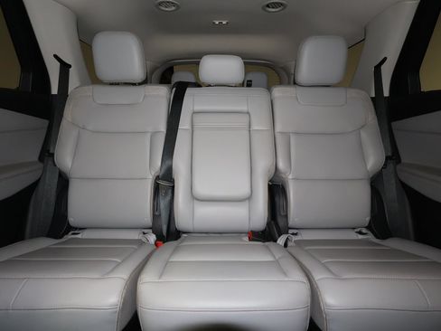 Used 2025 Ford Explorer Active w/ Active Comfort Package AWD/4WD image 32