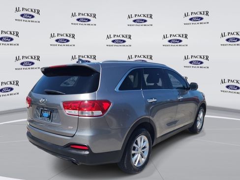 Used 2018 Kia Sorento FWD image 5