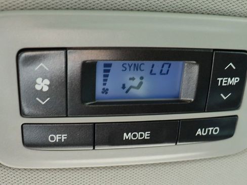 Used 2017 Toyota Sienna SE Premium image 35