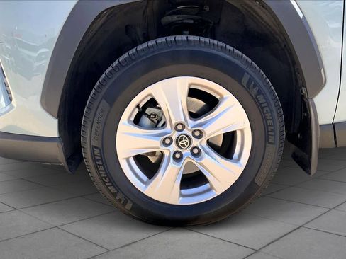Used 2021 Toyota RAV4 XLE w/ Convenience Package image 10