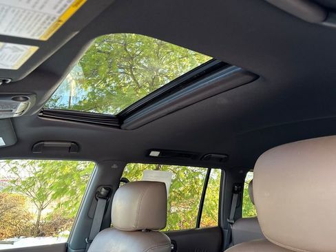 Used 2022 Nissan Armada Platinum w/ Captain's Chairs Package image 16