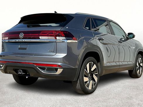 Used 2024 Volkswagen Atlas Cross Sport SE image 2